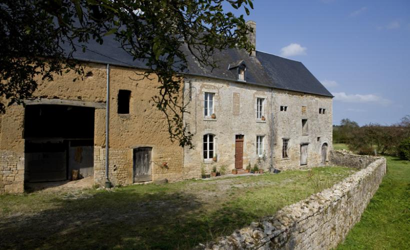 FERME EN BAUGE