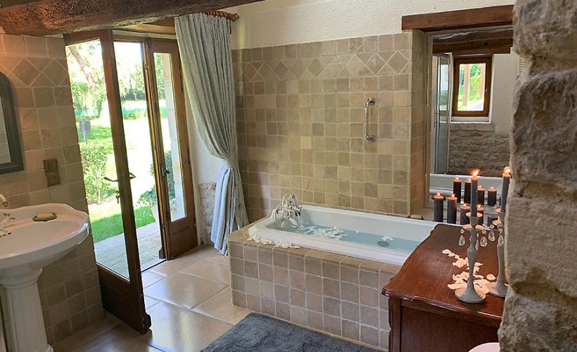 Farmhouse-bb-bathroom - PROPRIETAIRE