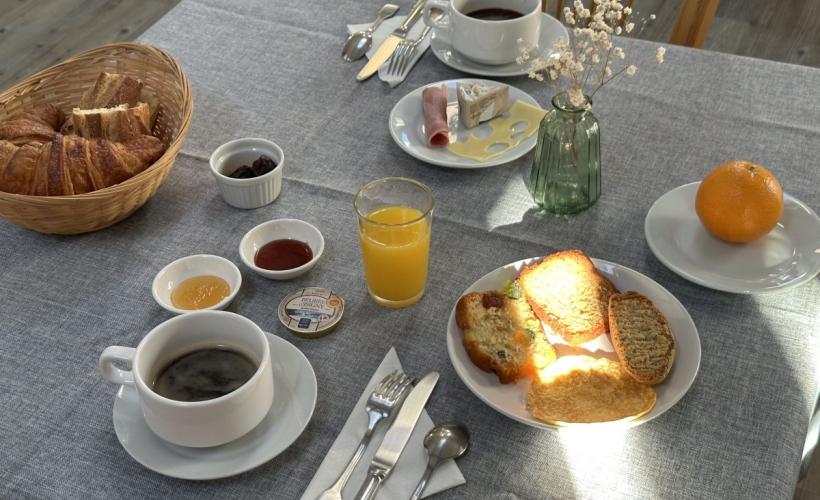 quettehou-Hôtel-La-Demeure-du-Perron-5 - PROPRIETAIRE