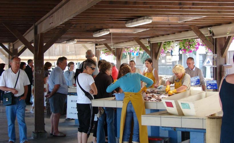 Marche-aux-poissons-de-Grandcamp-Maisy