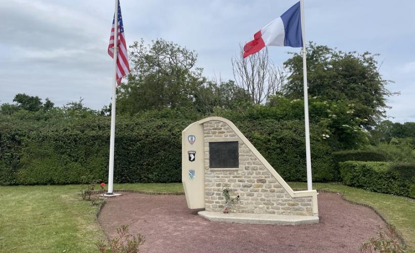 BAP Monument dézoom - Beuzeville au Plain