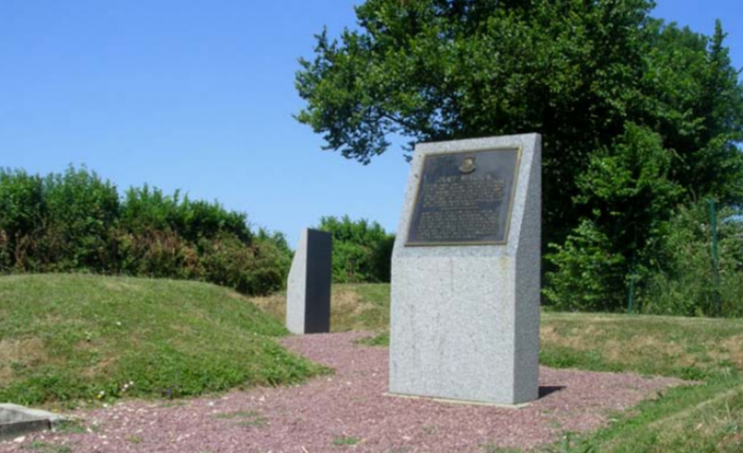 Stèle général Pratt dézoom - Hiesville 