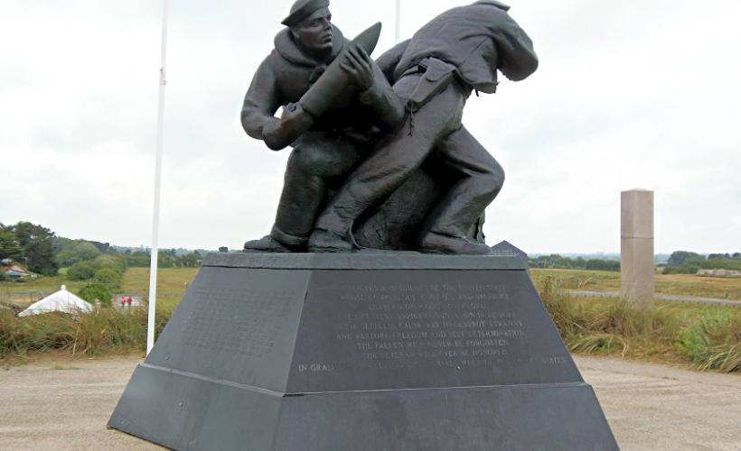 Monument US Navy - SAINTE-MARIE-DU-MONT