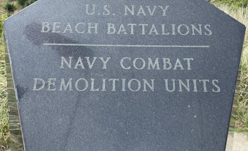 Monument US Navy plaque 3 - SAINTE-MARIE-DU-MONT