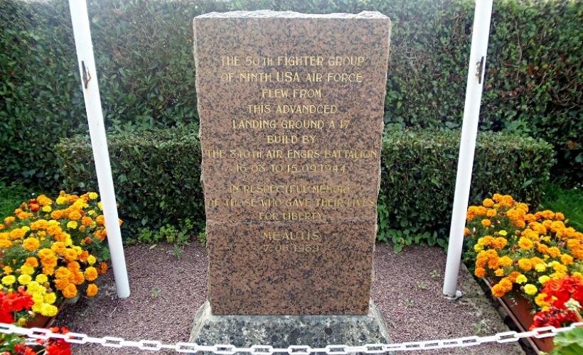 Stèle Aérodrome A17_MEAUTIS