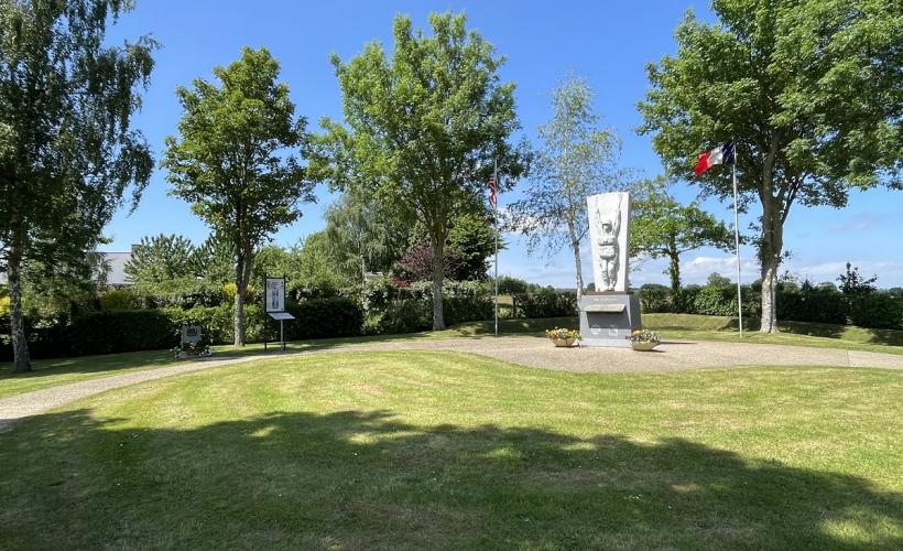 Monument 507ème PIR dézoomé - Amfreville
