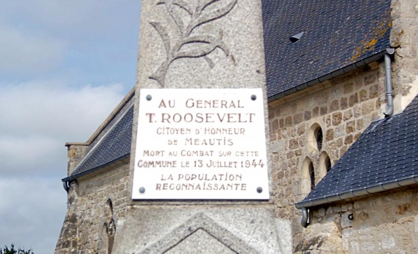 Plaque ROOSEVELT monument aux morts_MEAUTIS©OT Baie du Cotentin (2)