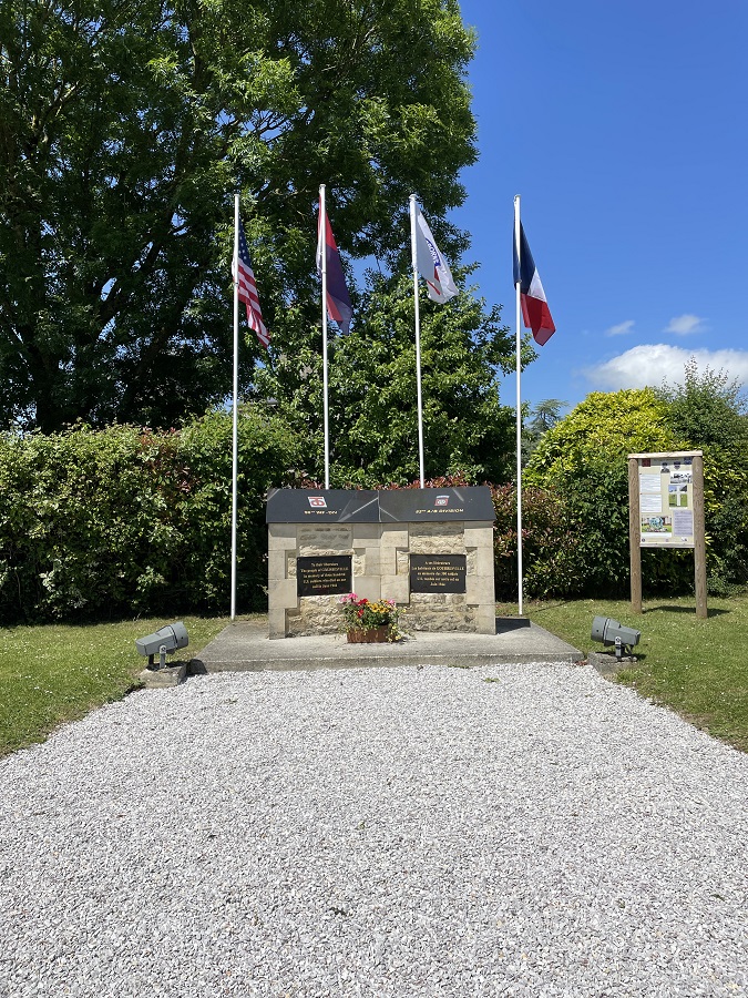 Monument 90è DI et 82è Airborne - Gourbesville