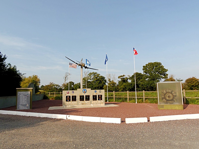 Monument 9th US Air Force 82è et 101è_PICAUVILLE 