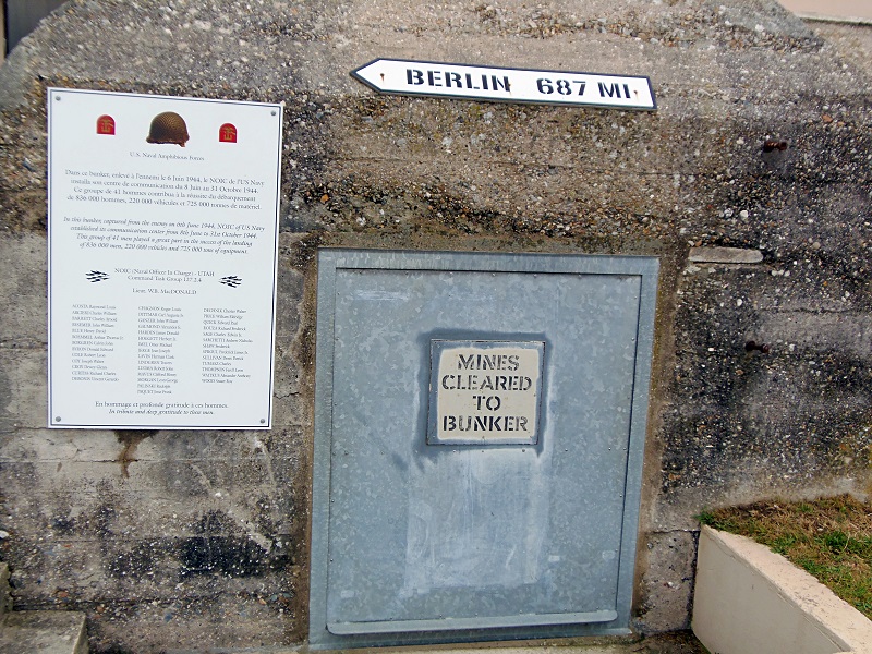 Plaque et bunker US Navy_Utah Beach