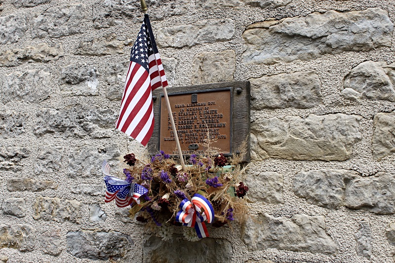 Plaque 505th PIR_Sainte Mère Eglise©OT Baie du Cotentin (1)