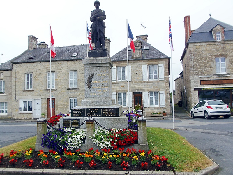 Monument Soldats de Ste-Marie-du-Mont 2 guerres©OT Baie du Cotentin (1)