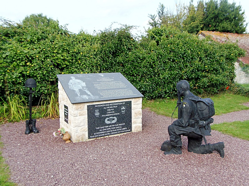 Monument 506th PIR et 326th AEB_BREVANDS©OT Baie du Cotentin  (7)