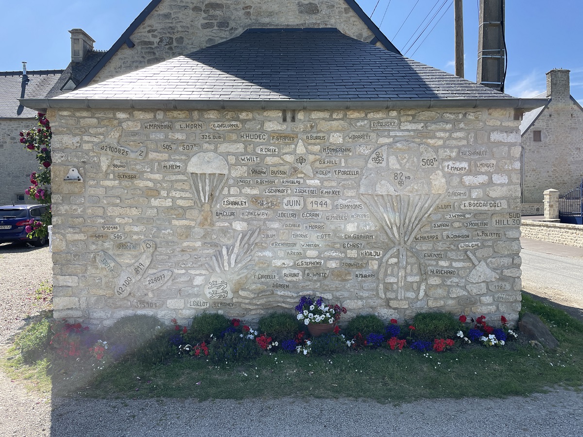 Mur Lucien Hasley - Picauville