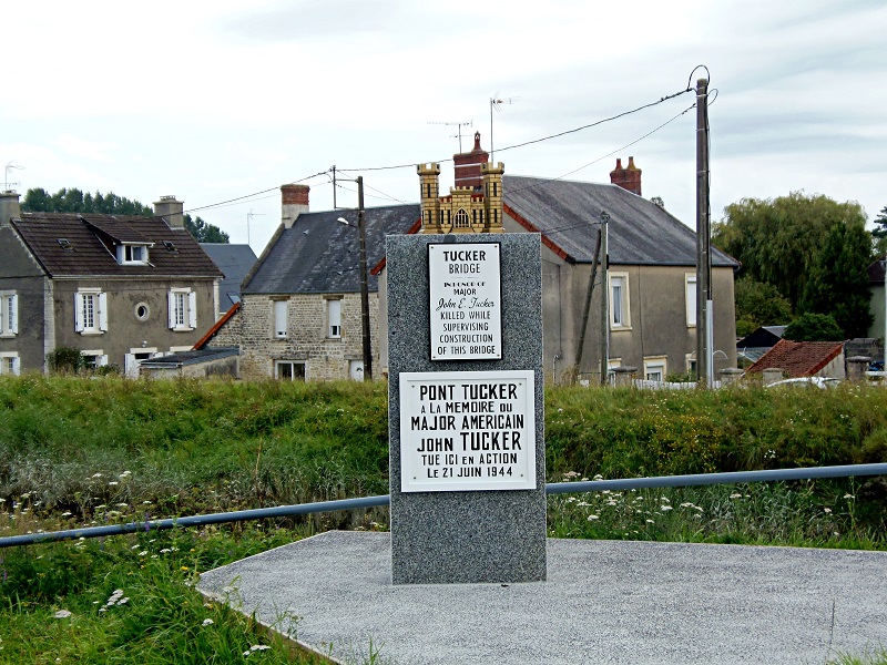 Monument John Tucker_Carentan