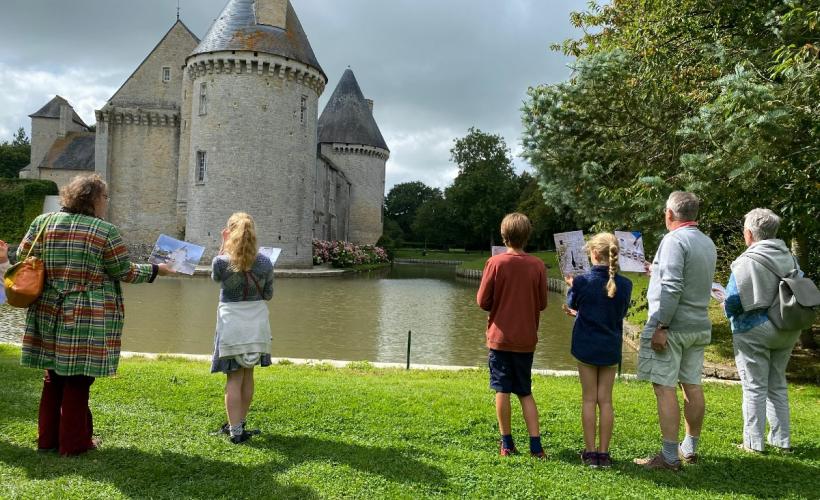 Groupe devant château de Colombieres - C de Maupeou