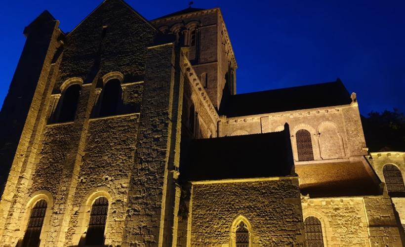 Abbatiale nuit1 - mairie lessay