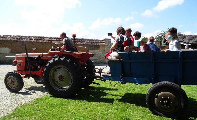 Sainte-Mère-Eglise_Ferme-musée du Cotentin_Balade en tracteur vintage - FMC