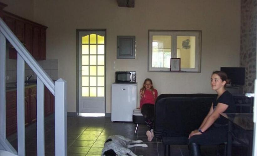 sainte-colombe-meuble-pommeret-4pers-2 - PROPRIETAIRE