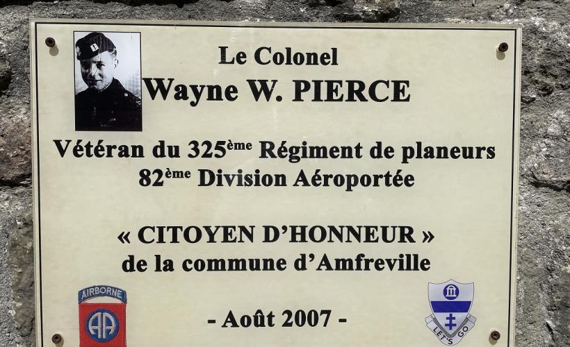 Plaque Wayne W.Pierce zoomer - Amfreville
