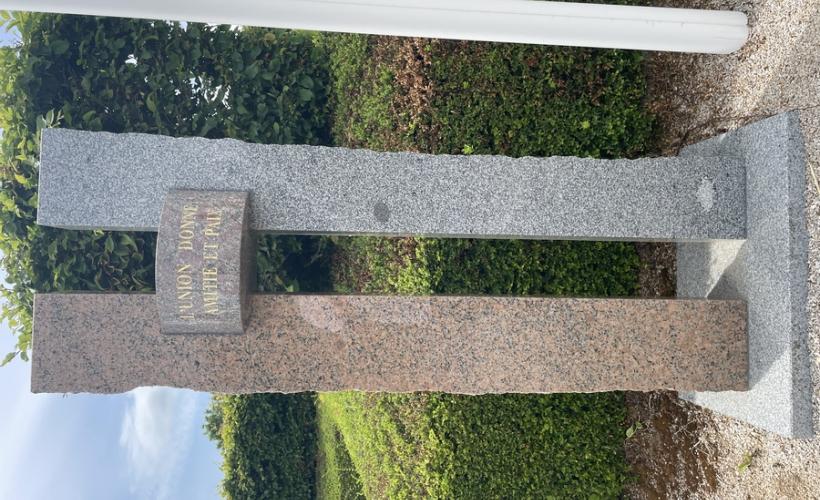 Monument de la Libération zoomer - Foucarville 
