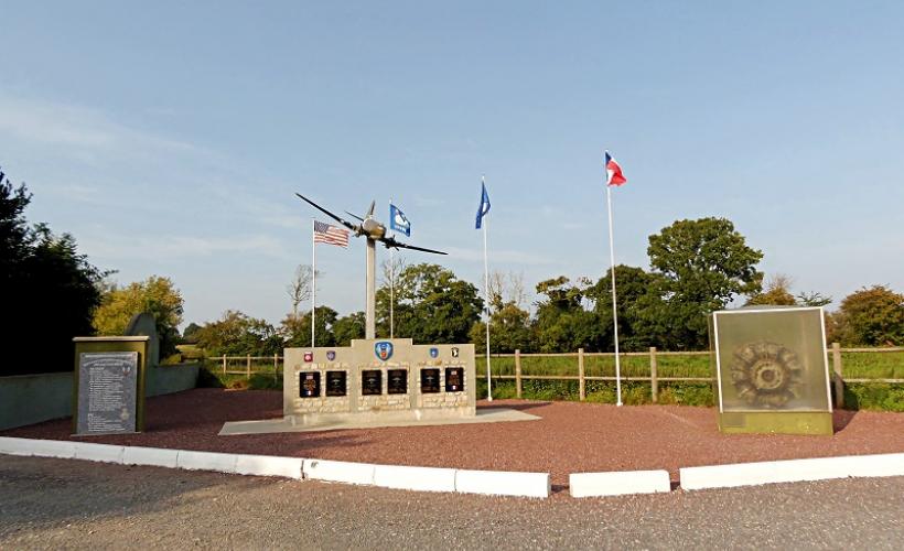 Monument 9th US Air Force 82è et 101è_PICAUVILLE 