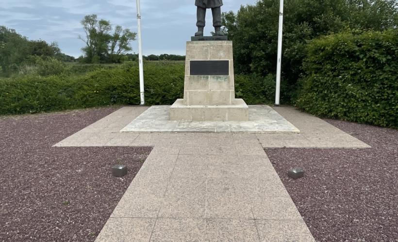Monument Danois dézoomer - SAINTE-MARIE-DU-MONT