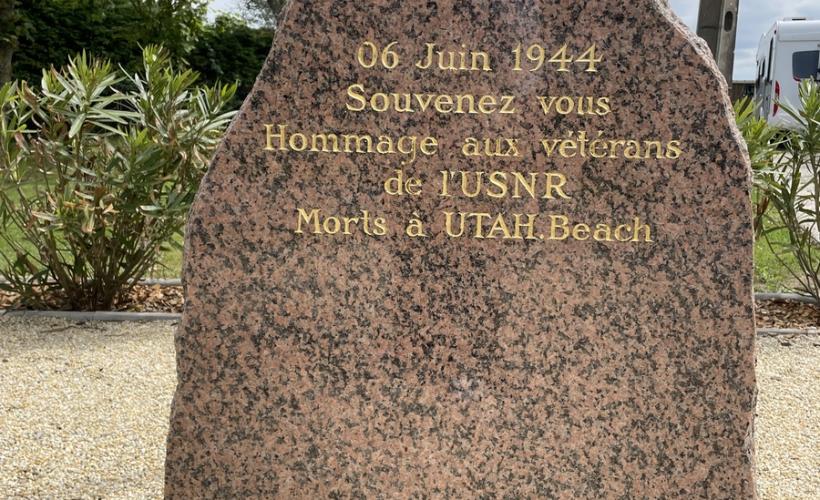 Stèle USNR - SAINTE-MARIE-DU-MONT