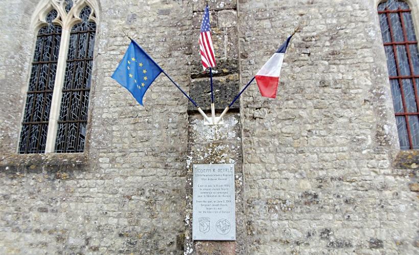 Plaque Joseph Beyrle_SAINT-CÔME-DU-MONT©OT Baie du Cotentin (1)