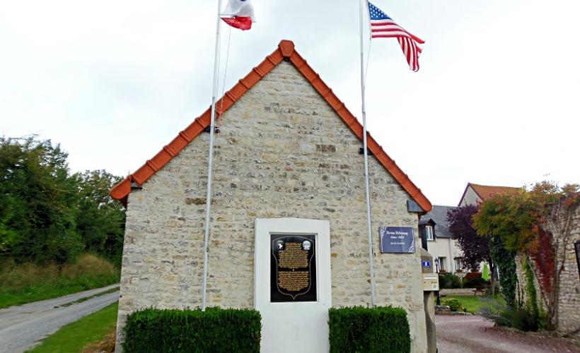 Plaque 101e aiborne attaque_SAINT-CÔME-DU-MONT©OT Baie du Cotentin (3)