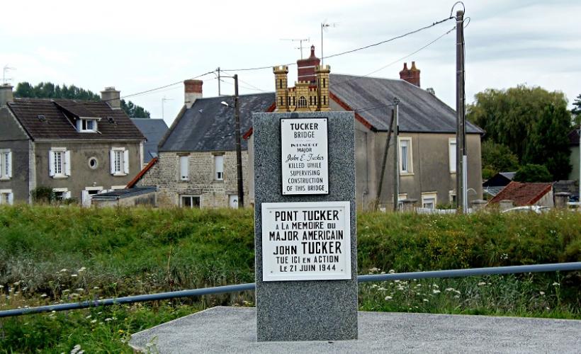 Monument John Tucker_Carentan